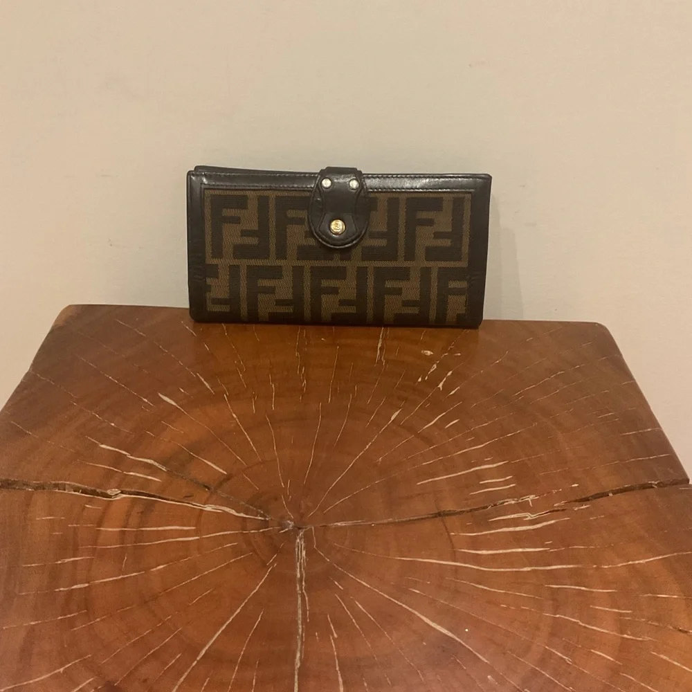 Fendi Zucca Wallet Italy - Picture 2 of 11